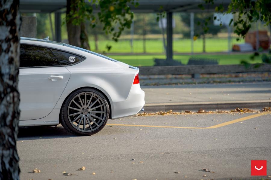 Детали экстерьера Audi S7 Sportback on Vossen Wheels (VFS2) 2016 года  (фото 8 из 26)